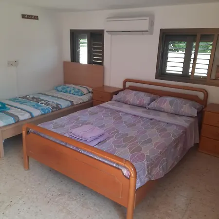 בית נופש Zoes House *